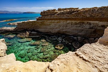A natural pool at the north coast of Milos island. (Photo: Tobias Schorr)