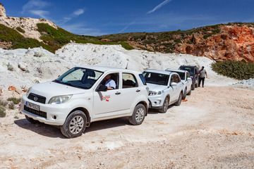 Rented Jeeps at the sulfur mines. (Photo: Tobias Schorr)