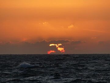 Some world travelers think the sunsets on Nisyros are the best ones they ever saw (Photo: Ingrid Smet)