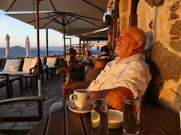 Enjoying a coffee at the seafront around sunset (Photo: Ingrid Smet)