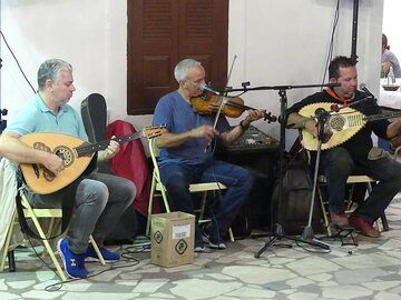 ...et de la musique grecque traditionnelle, bien sûr ! (Photo: Ingrid Smet)