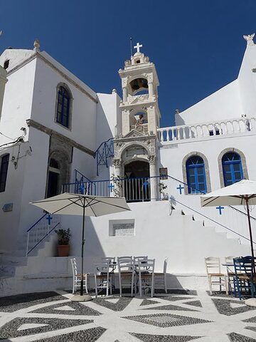 La petite place centrale de Nikia a été élue l'une des plus belles de Grèce (Photo: Ingrid Smet)