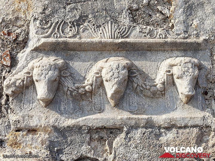 Antike Teile in der venezianischen Mauer der Burg auf Cos. (Photo: Tobias Schorr)