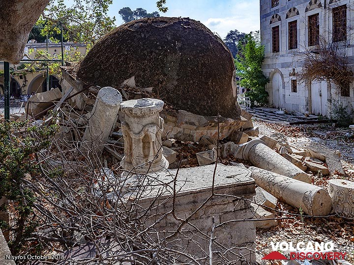 The destroyed pavillon at the Turkish mosque of Cos. (Photo: Tobias Schorr)