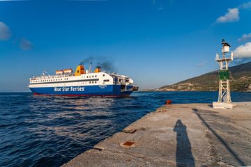 The ferry boat Diagoras cruising towards Piraeus port. (Photo: Tobias Schorr)