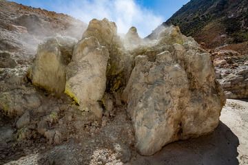 Fumaroles inside the Polyvotis crater. (Photo: Tobias Schorr)