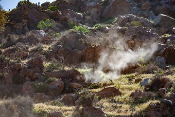 An active fumarole in the western part of the caldera rim. (Photo: Tobias Schorr)