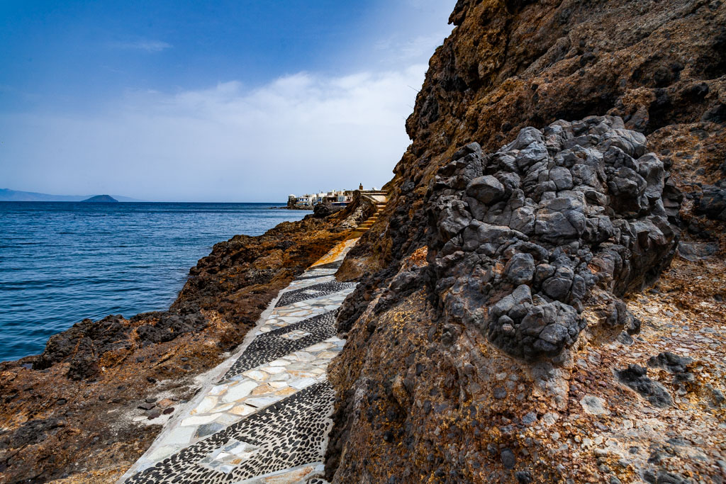 Pillow lava from Kohlaki coast. (Photo: Tobias Schorr)