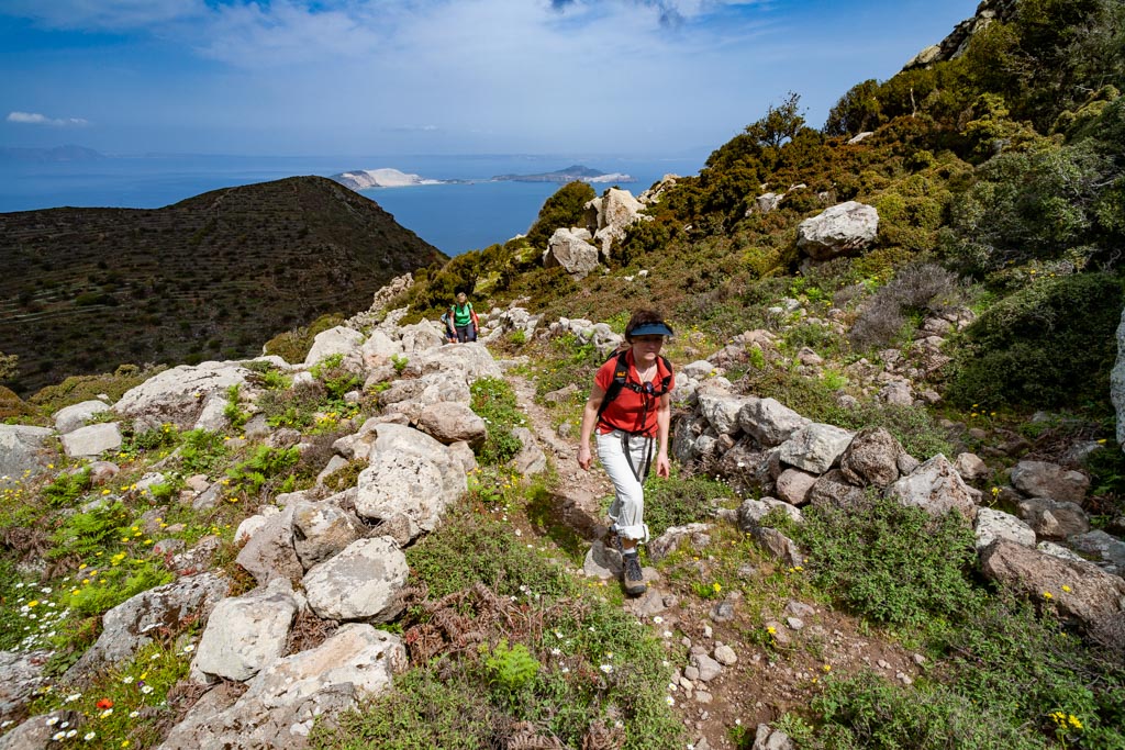 Ascending towards the mountain tops of Nisyros. (Photo: Tobias Schorr)