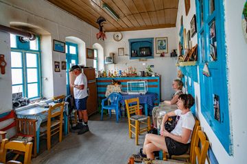 An old tavern in Nikia village. (Photo: Tobias Schorr)