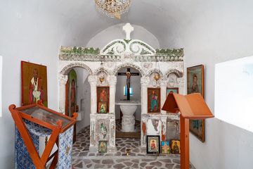 Inside the chapel Agios Panteleimonas at Avlaki. (Photo: Tobias Schorr)