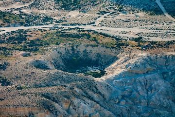 The little Stefanos crater next to the big one. (Photo: Tobias Schorr)