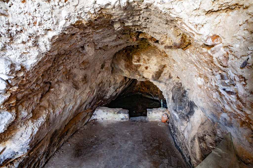 Inside the former Roman bath of Panagia Thermiani. (Photo: Tobias Schorr)