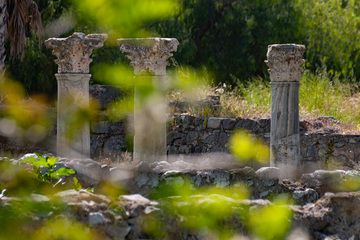 Ancient columns at the ancient agorá of Kos town. (Photo: Tobias Schorr)