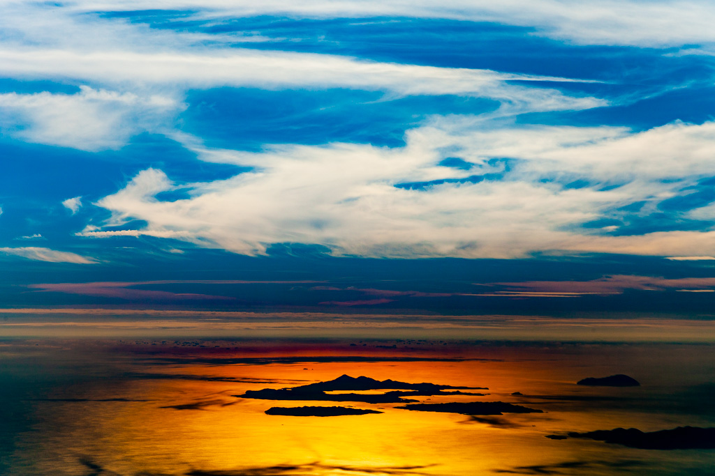 Sunset over the Aegean Sea with the archipel of Milos volcano. (Photo: Tobias Schorr)