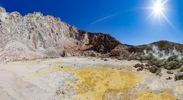 The central crater of Polyvotis volcano on Nisyros island. (Photo: Tobias Schorr)