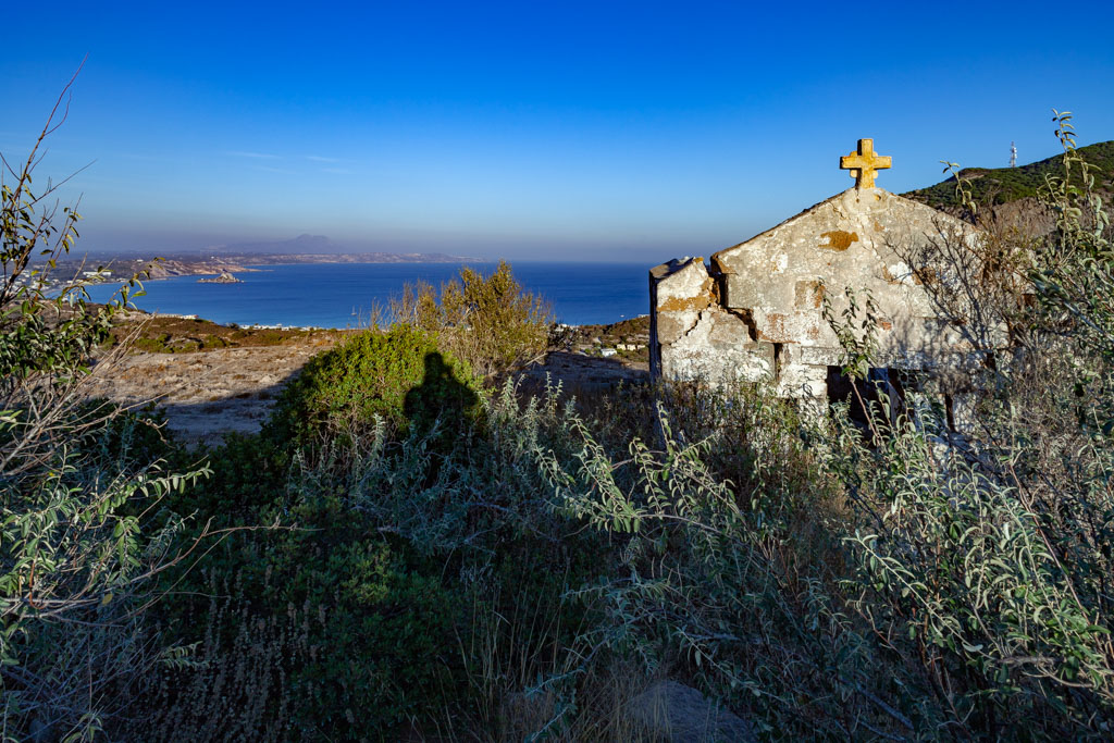 The chapel Panagia Palatiani and the gulf of Kefalos on Kos island. (Photo: Tobias Schorr)