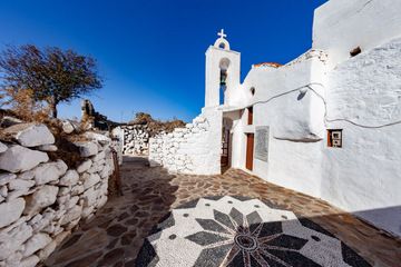 La chapelle de l'archange Michel au sommet du village d'Emporio sur l'île de Nisyros. (Photo: Tobias Schorr)