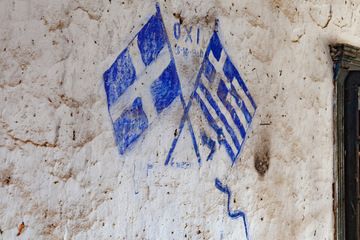 Greek flag for the national celebration of 28 October 1940 in Emporio village. (Photo: Tobias Schorr)