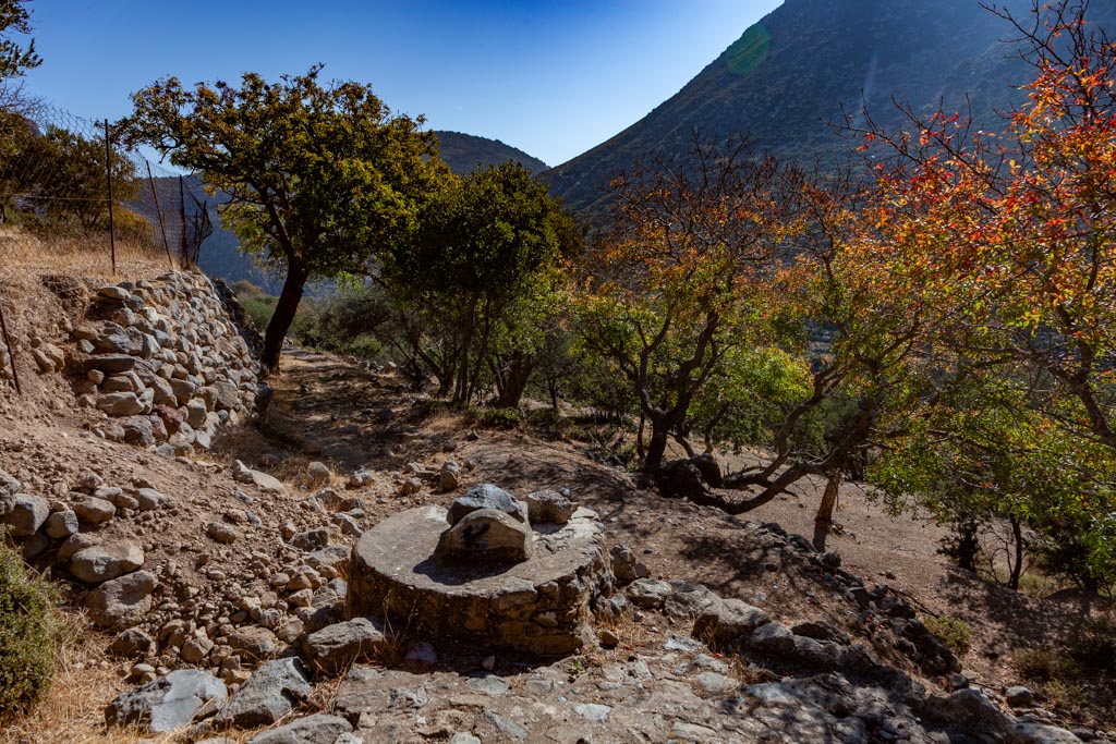Une vieille citerne dans les montagnes de Nisyros. (Photo: Tobias Schorr)