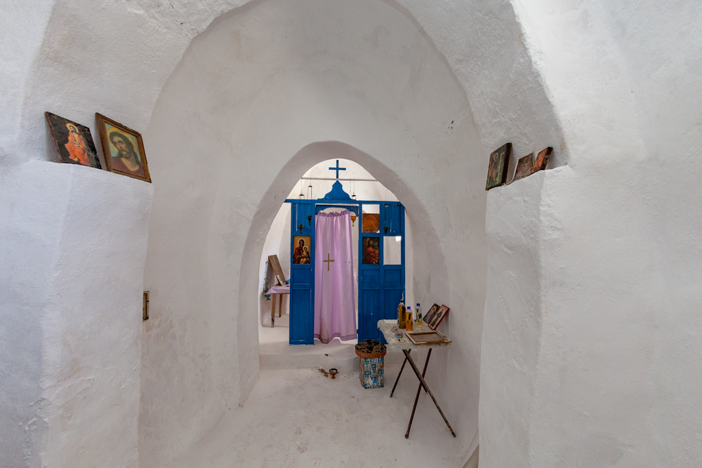 Inside the chapel of Agios Joannis at Nymphios valley. (Photo: Tobias Schorr)