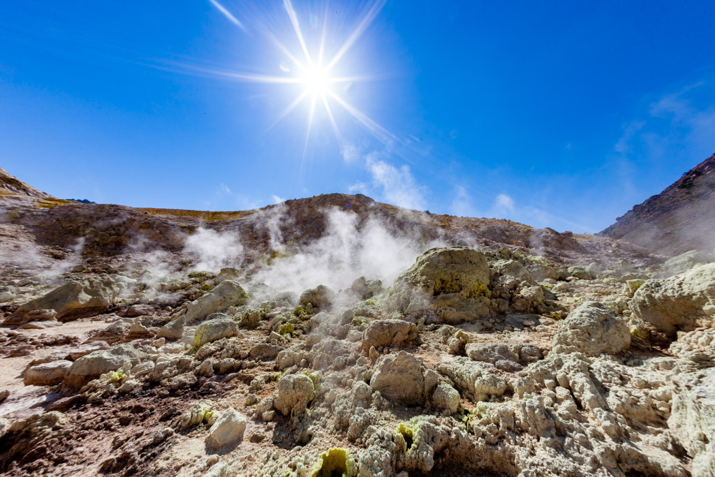 Steaming fumaroles in the Polyvotis crater. (Photo: Tobias Schorr)