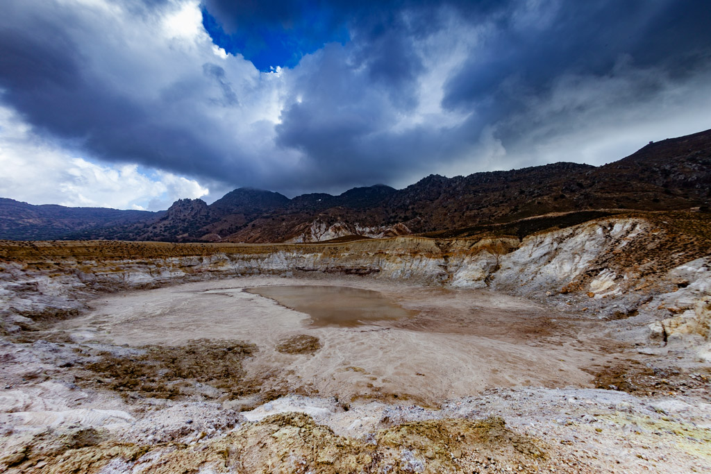 The Stefanos crater on Nisyros island in Greece. (Photo: Tobias Schorr)