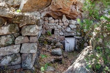 The entrance to an hidden chapel and an much older prehistoric & ancient sanctuary. (Photo: Tobias Schorr)