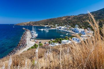 The harbour of Pali on Nisyros. (Photo: Tobias Schorr)