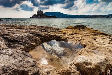 Reflections at Agios Stefanos. (Photo: Tobias Schorr)