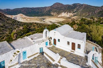 Le monastère Stavros et la caldeira de Nisyros. (Photo: Tobias Schorr)