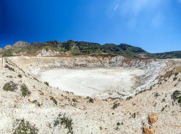 The hydrothermal-explosion crater Stefanos in the centre of the Nisyros caldera. (Photo: Tobias Schorr)