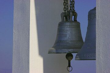 Chapel bell (Photo: Tom Pfeiffer)