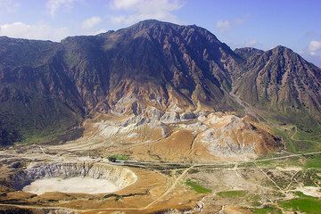 Blick auf den Stephanos Krater und den Profitis Ilias Berg (c)