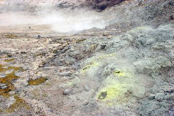 Fumaroles at the margin of the crater floor. (c)