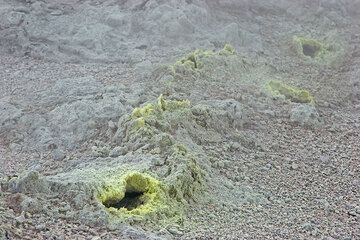 Fumaroles in a row along a hidden fracture. (c)