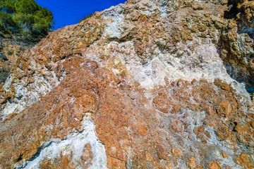 Hydrothermally altered rocks at Sousaki. (Photo: Tobias Schorr)