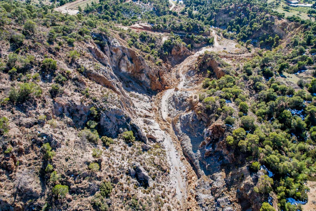 Vue aérienne détaillée de la vallée de Sousaki. (Photo: Tobias Schorr)