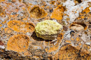 Sulphur from the fumaroles of Sousaki valley. (Photo: Tobias Schorr)