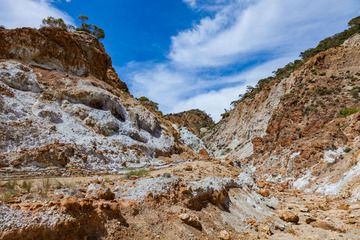 The hydrothermal altered rocks in the Sousaki valley contain lots of minerals, even arsenic sulfides. (Photo: Tobias Schorr)