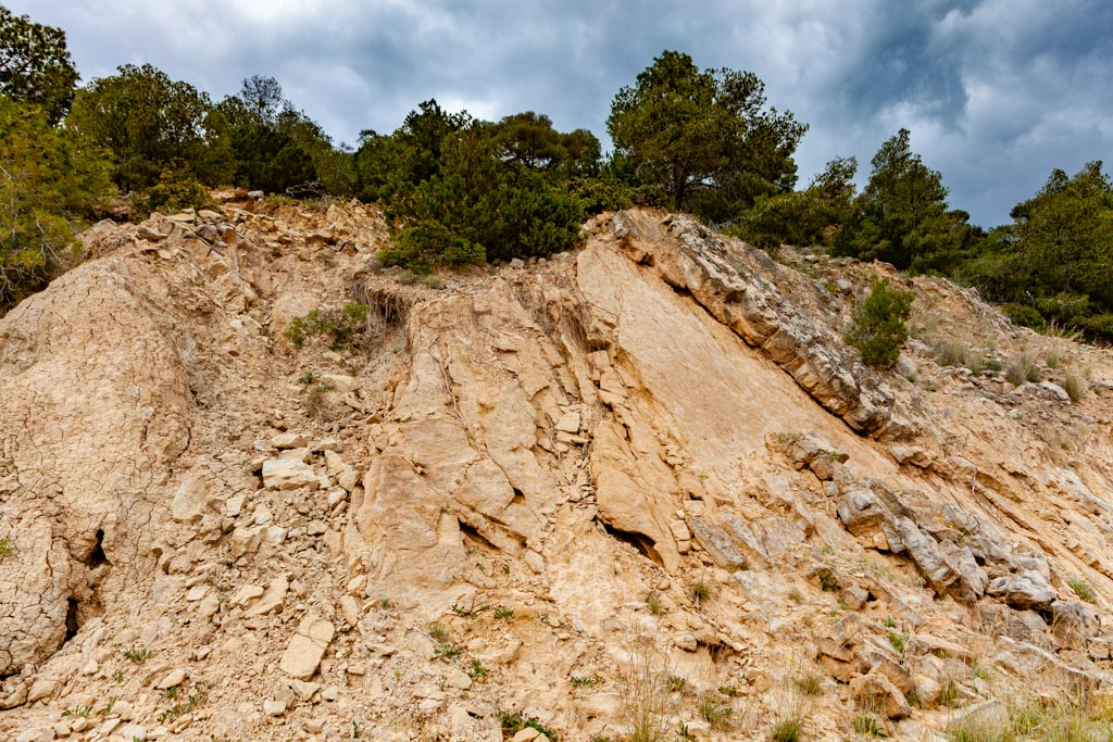 Sedimentary layers upfolded. (Photo: Tobias Schorr)