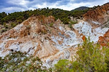 The Sousaki valley is one of the geological highlights of the area around Agios Theodoros and Loutraki. (Photo: Tobias Schorr)