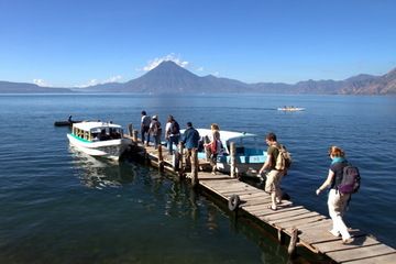 Embarcation pour explorer le lac ATITLAN et ses contours - Guatemala (Photo: Yashmin Chebli)
