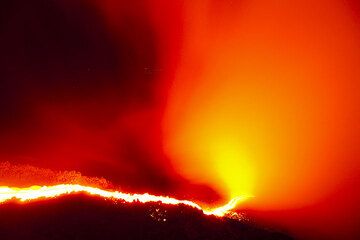 Lavastrom am Pacaya-Vulkan (Photo: Tom Pfeiffer)