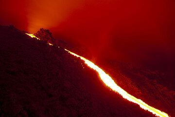 Lava flow on Pacaya volcano (Photo: Tom Pfeiffer)