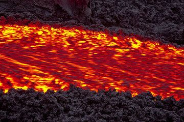 Zoom onto the lava flow at Pacaya volcano (Guatemala) in 2010 (Photo: Tom Pfeiffer)