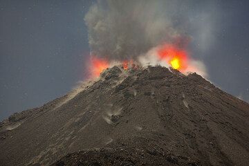 Erupción del volcán Santiaguito (Photo: Tom Pfeiffer)