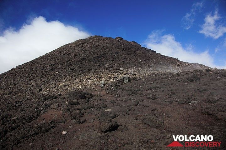 The summit cone of Pacaya volcano seen from the vast lava flow field created in the 2006 eruption. (Photo: Tom Pfeiffer)