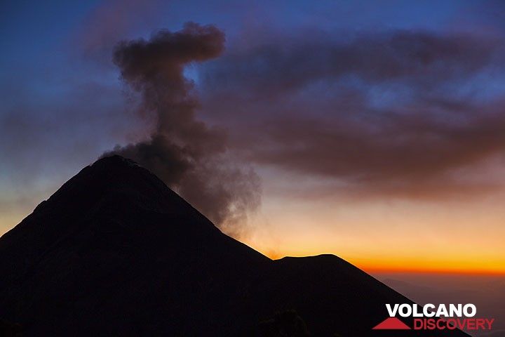Fuego volcano ash cloud (Guatemala) (Photo: Tom Pfeiffer)