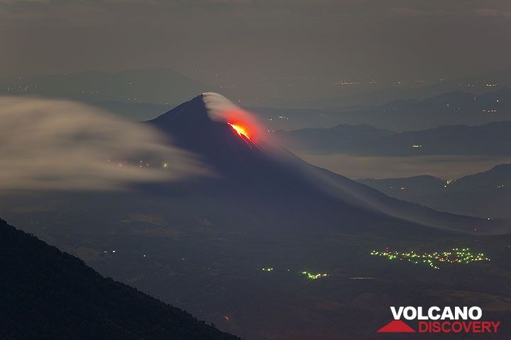 Pacaya volcano with its lava flows seen from Acatenango volcano. (Photo: Tom Pfeiffer)